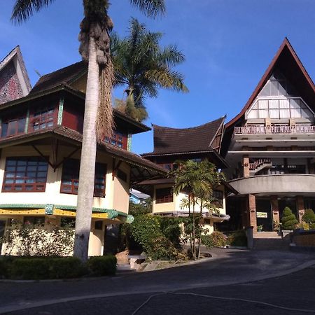Sapadia Hotel And Cottage Parapat Exterior foto