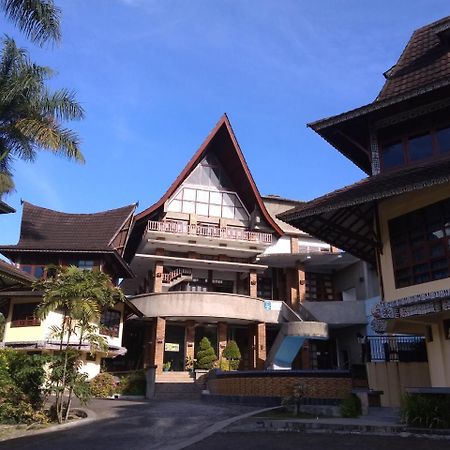 Sapadia Hotel And Cottage Parapat Exterior foto