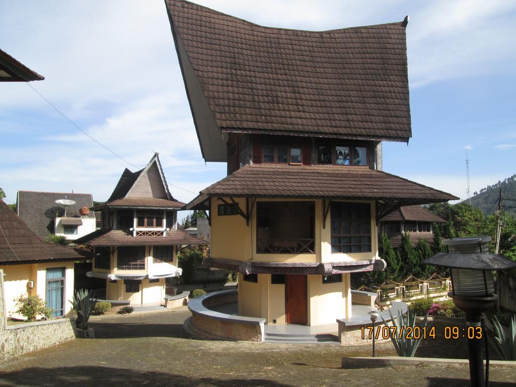 Sapadia Hotel And Cottage Parapat Exterior foto