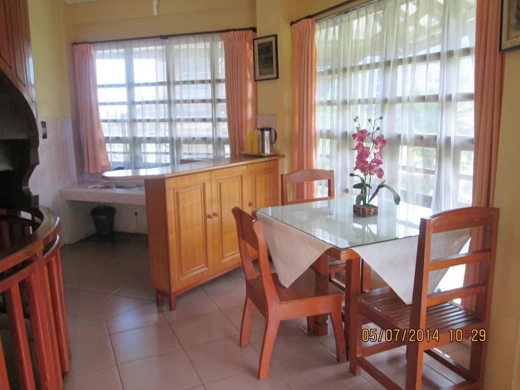 Sapadia Hotel And Cottage Parapat Habitación foto