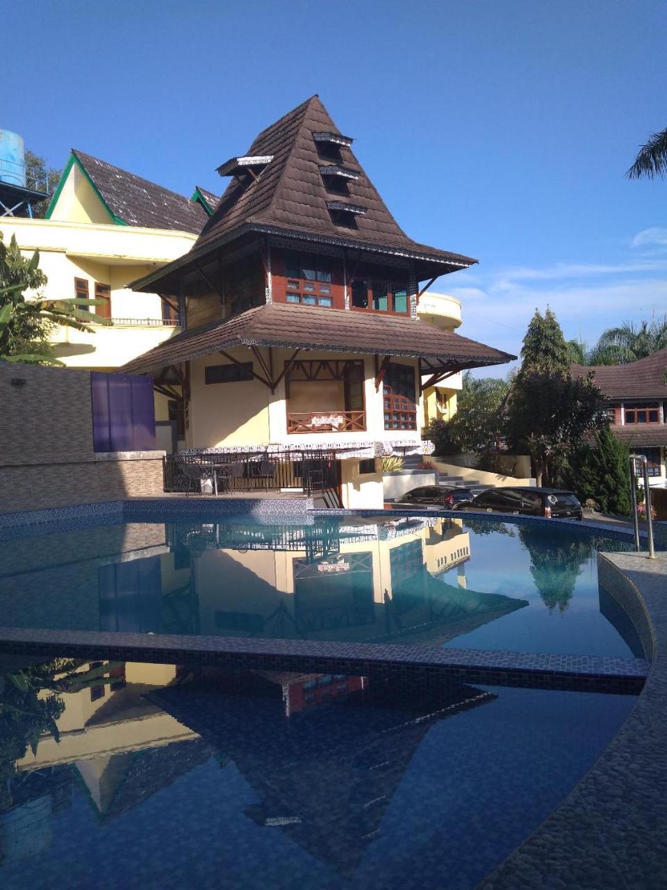 Sapadia Hotel And Cottage Parapat Exterior foto